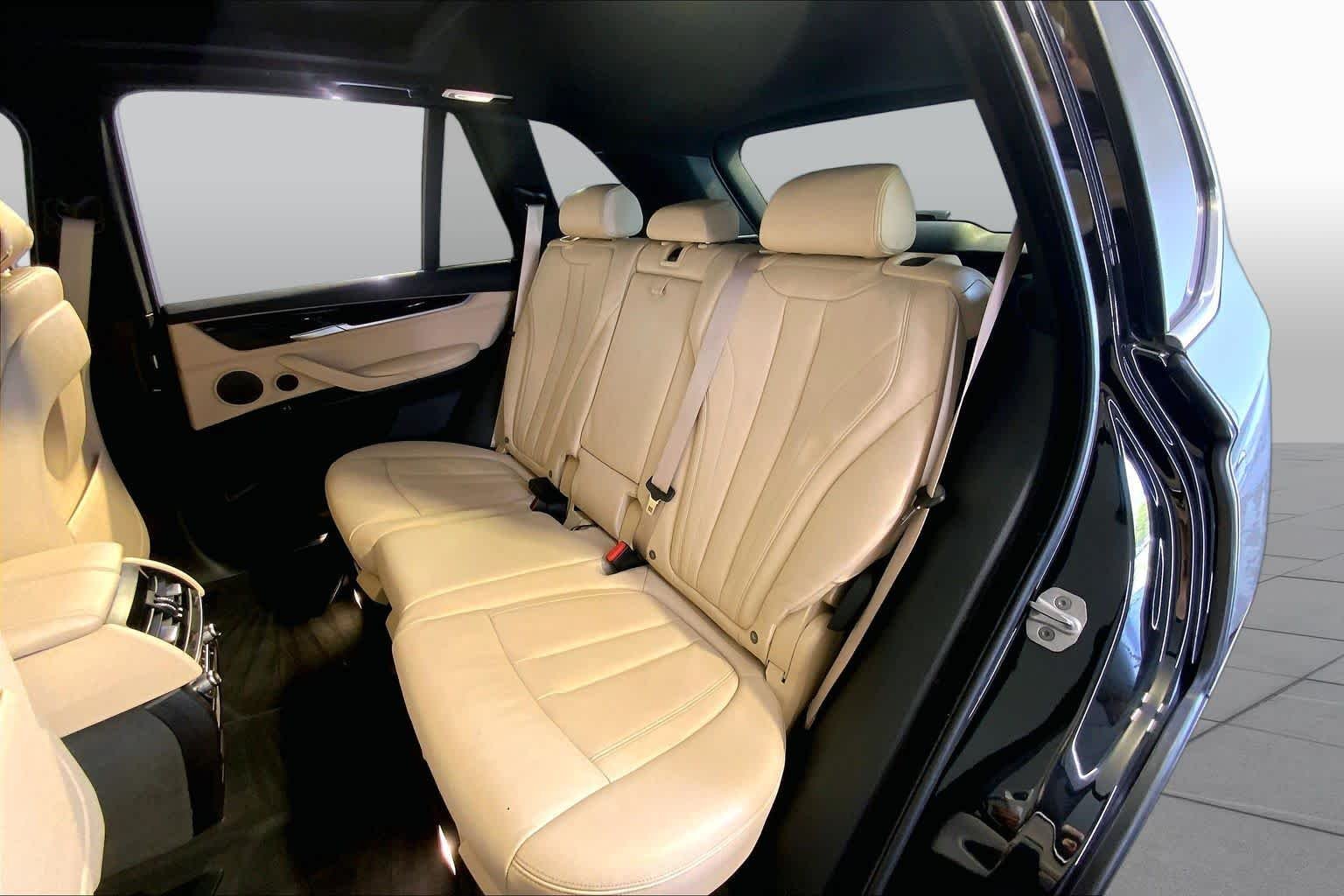 Used 2017 Alpine White BMW xDrive35d image 21