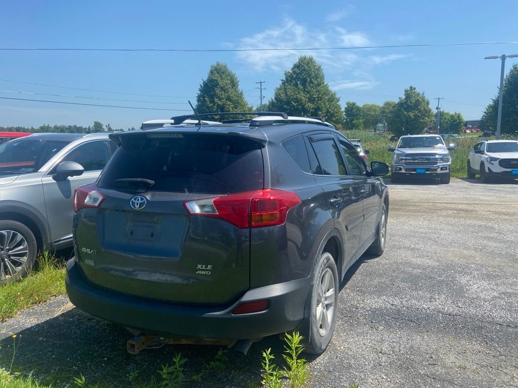 Used 2014 Magnetic Gray Metallic Toyota XLE image 5