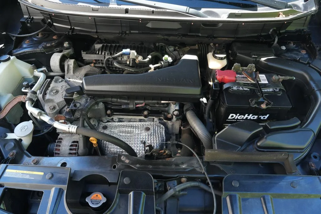 Used 2014 Black Nissan SV image 38