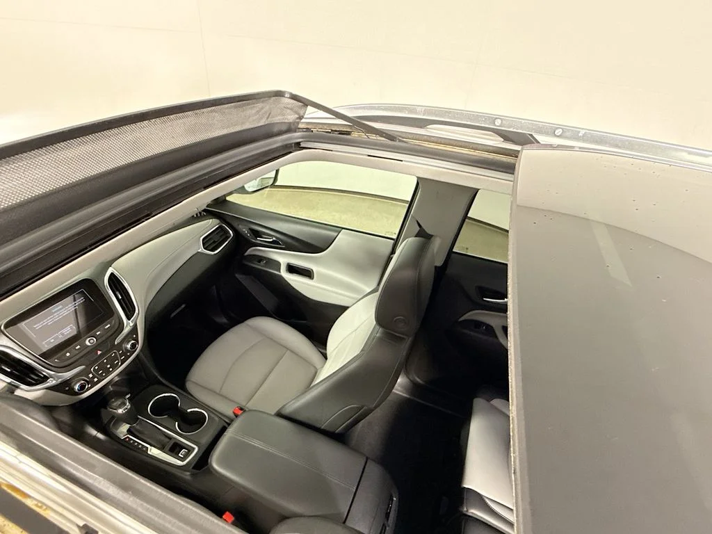 Used 2018 Iridescent Pearl Tricoat Chevrolet Premier image 21
