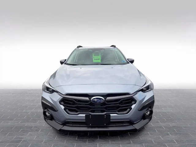 Used 2024 Ice Silver Metallic Subaru Limited image 2