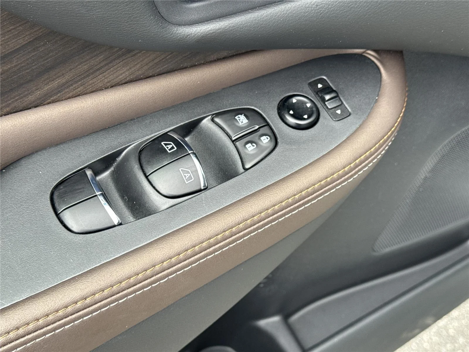 Used 2024 Pearl White Tricoat Nissan Platinum image 18
