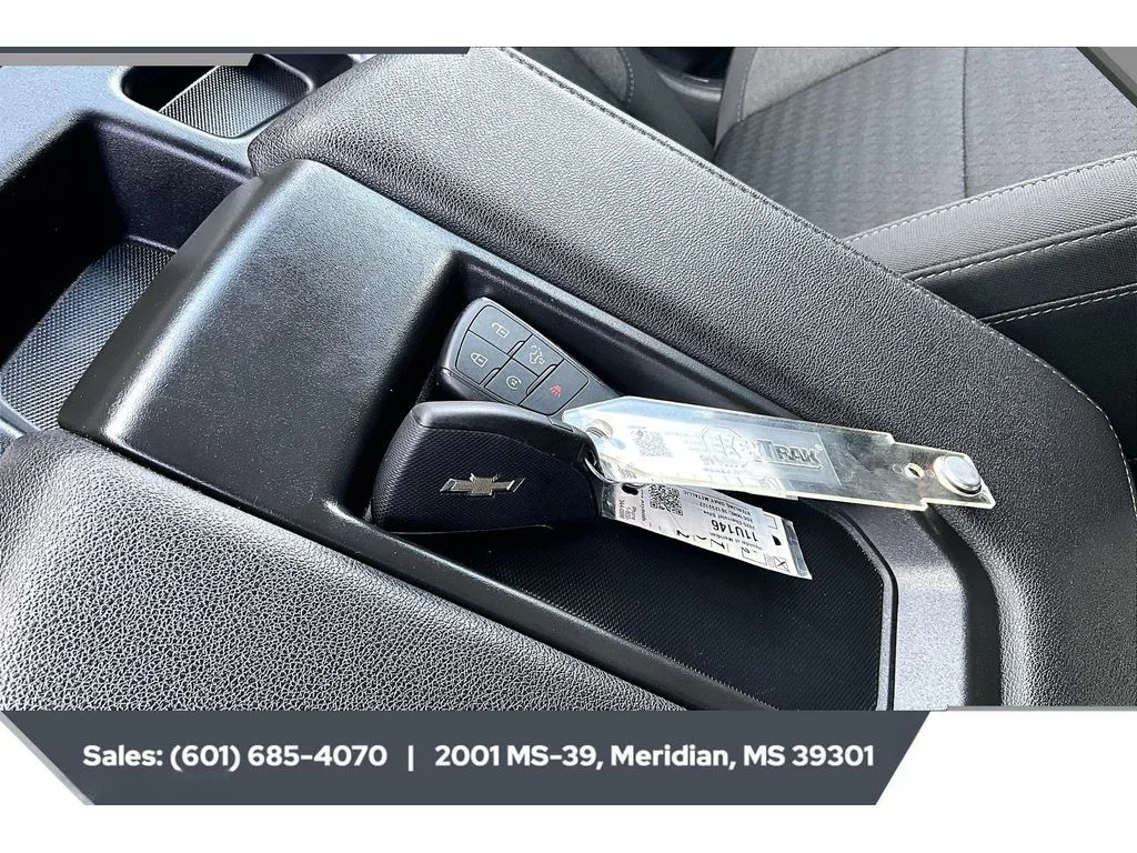 Used 2025 STERLING GRAY METALLIC Chevrolet LT image 9