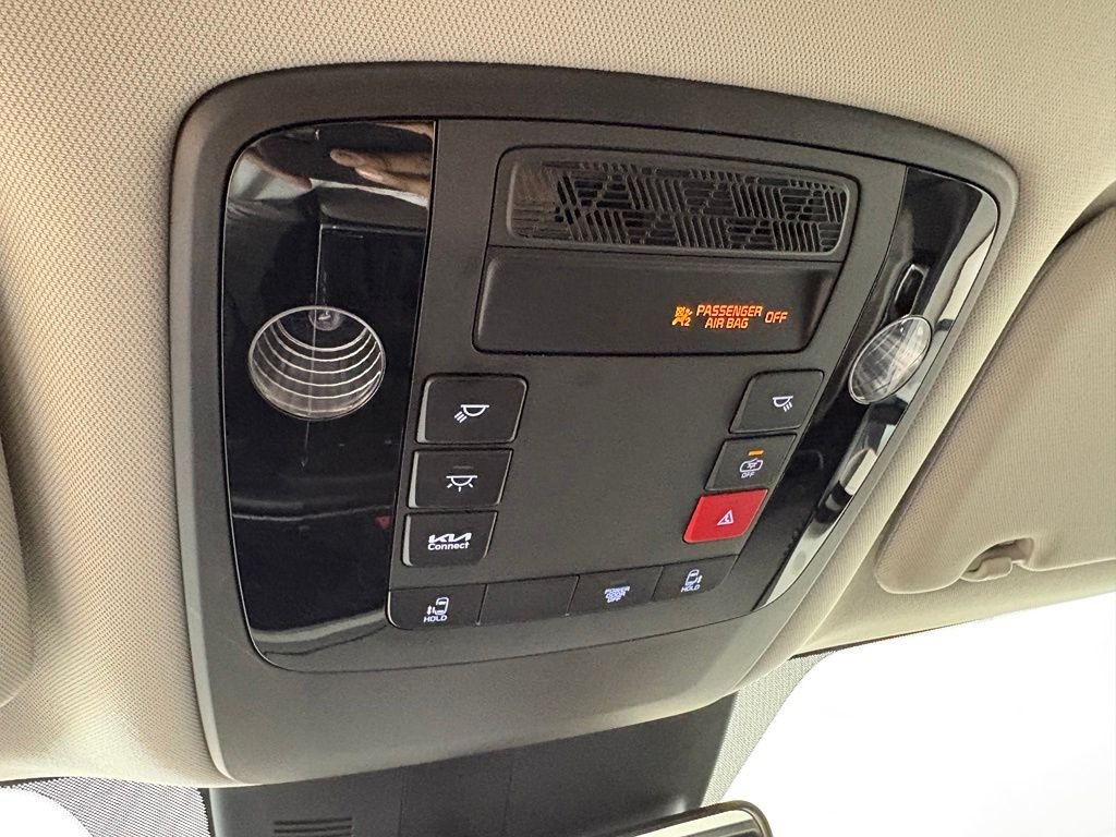 Used 2025 White Kia LXS image 35