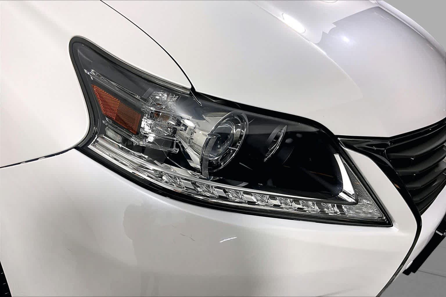 Used 2015 Starfire Pearl Lexus  image 26