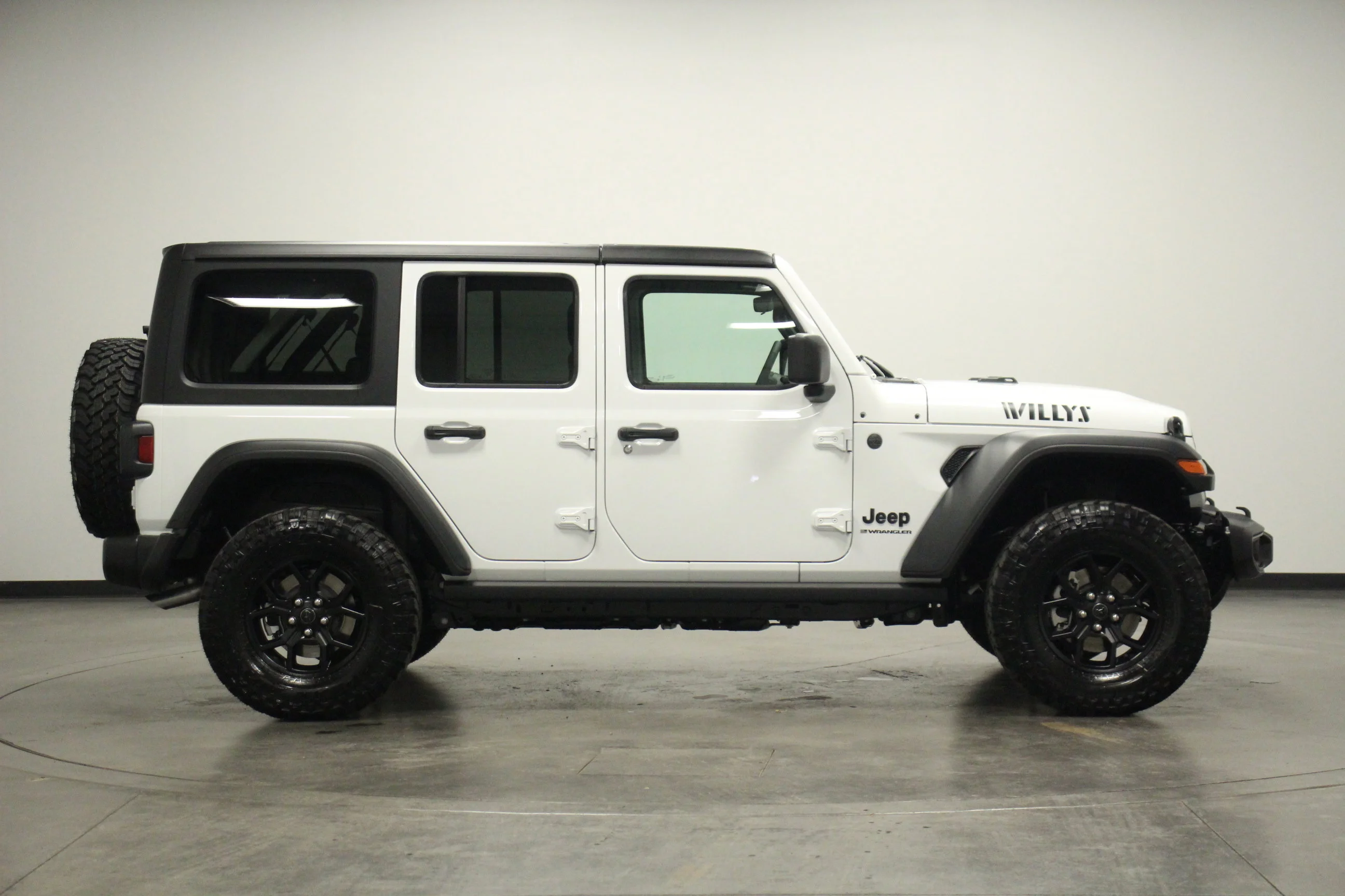 2025 Jeep Wrangler 4-Door Willys - Photo 9