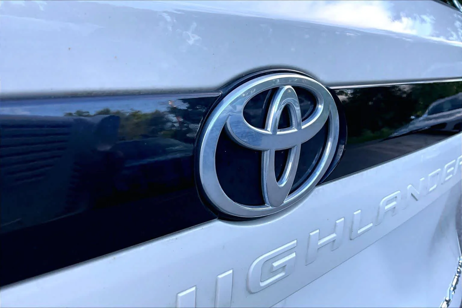 Certified Used 2024 Coastal Cream Toyota Platinum image 29