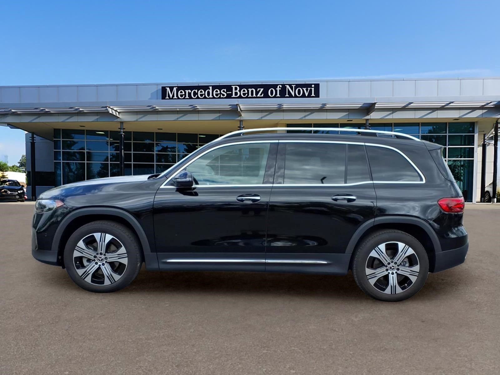 Certified Used 2025  Mercedes-Benz 350 image 2