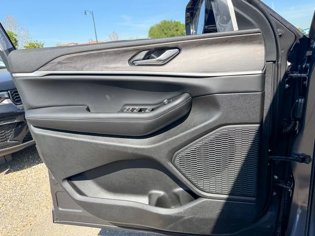 New 2026 Baltic Gray Metallic Clear-Coat Exterior Paint Jeep Altitude image 13