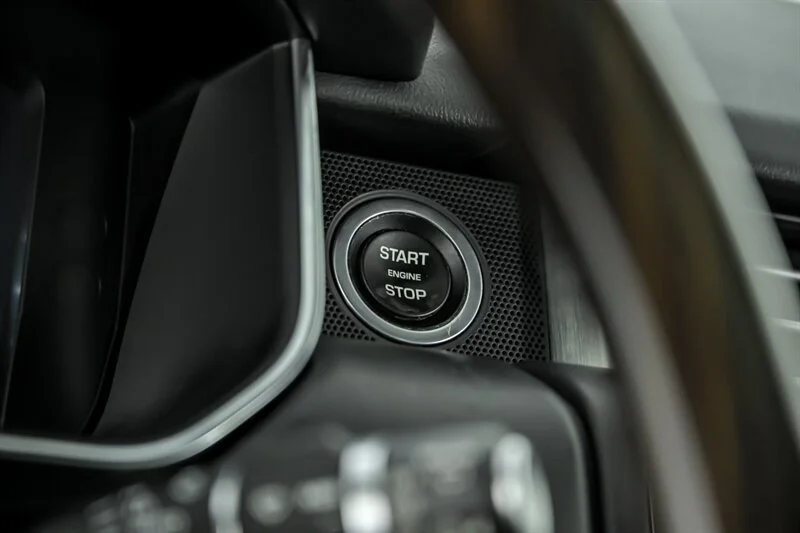 Used 2014 Fuji White Land Rover Supercharged LWB image 25