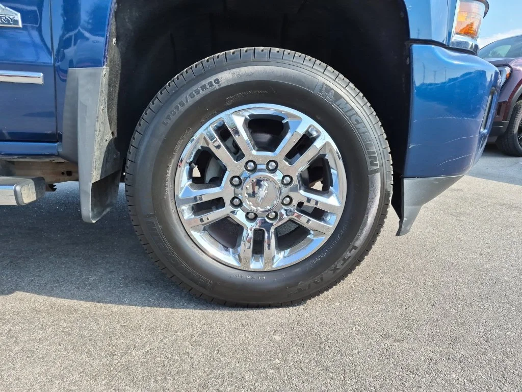 Used 2016 DEEP OCEAN BLUE METALLIC Chevrolet High Country image 13