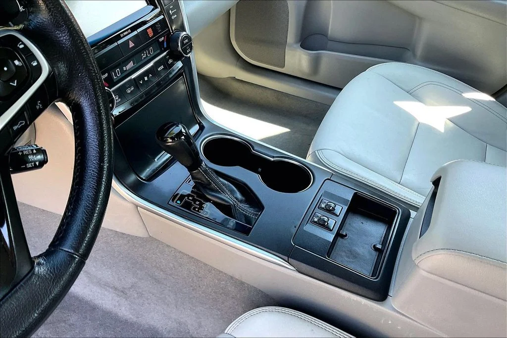 Used 2016 Black Toyota XLE image 17