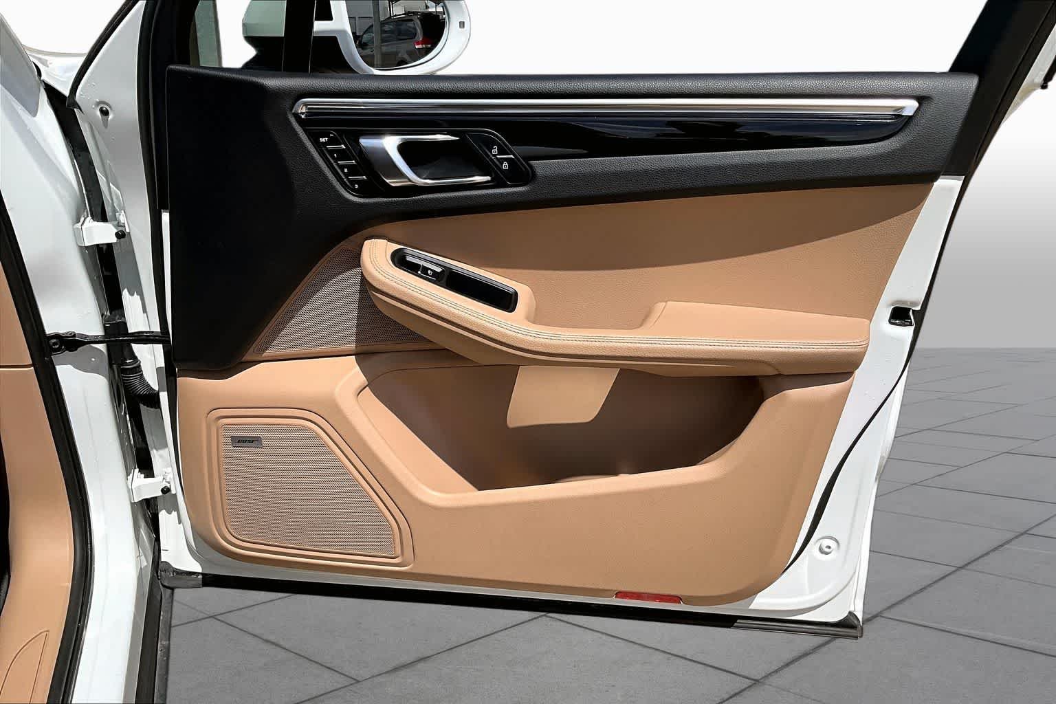 Used 2021 Carrara White Metallic Porsche  image 25