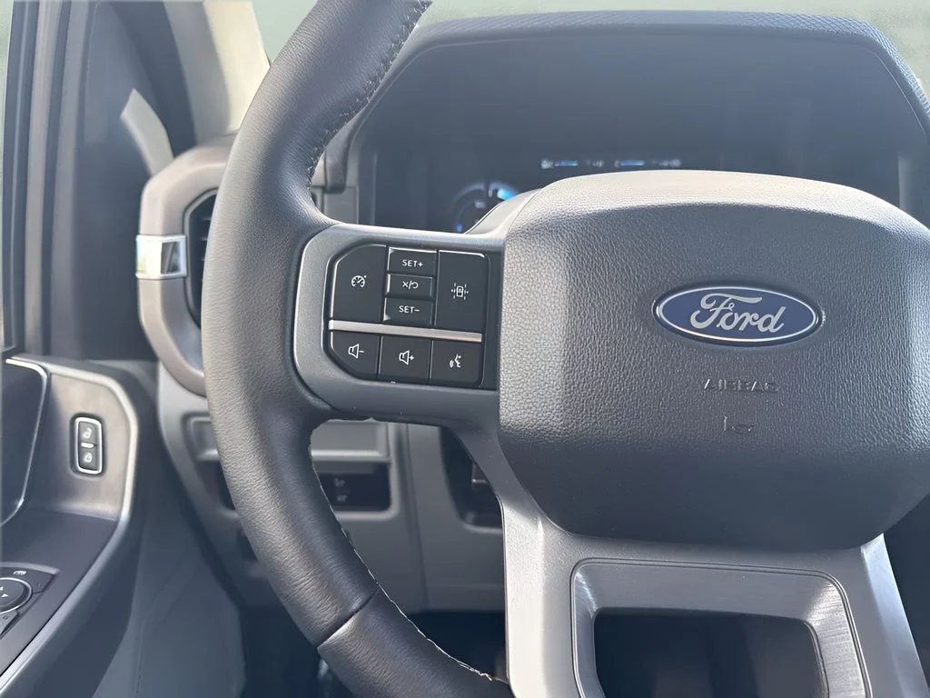 Used 2025 White Ford XLT image 16