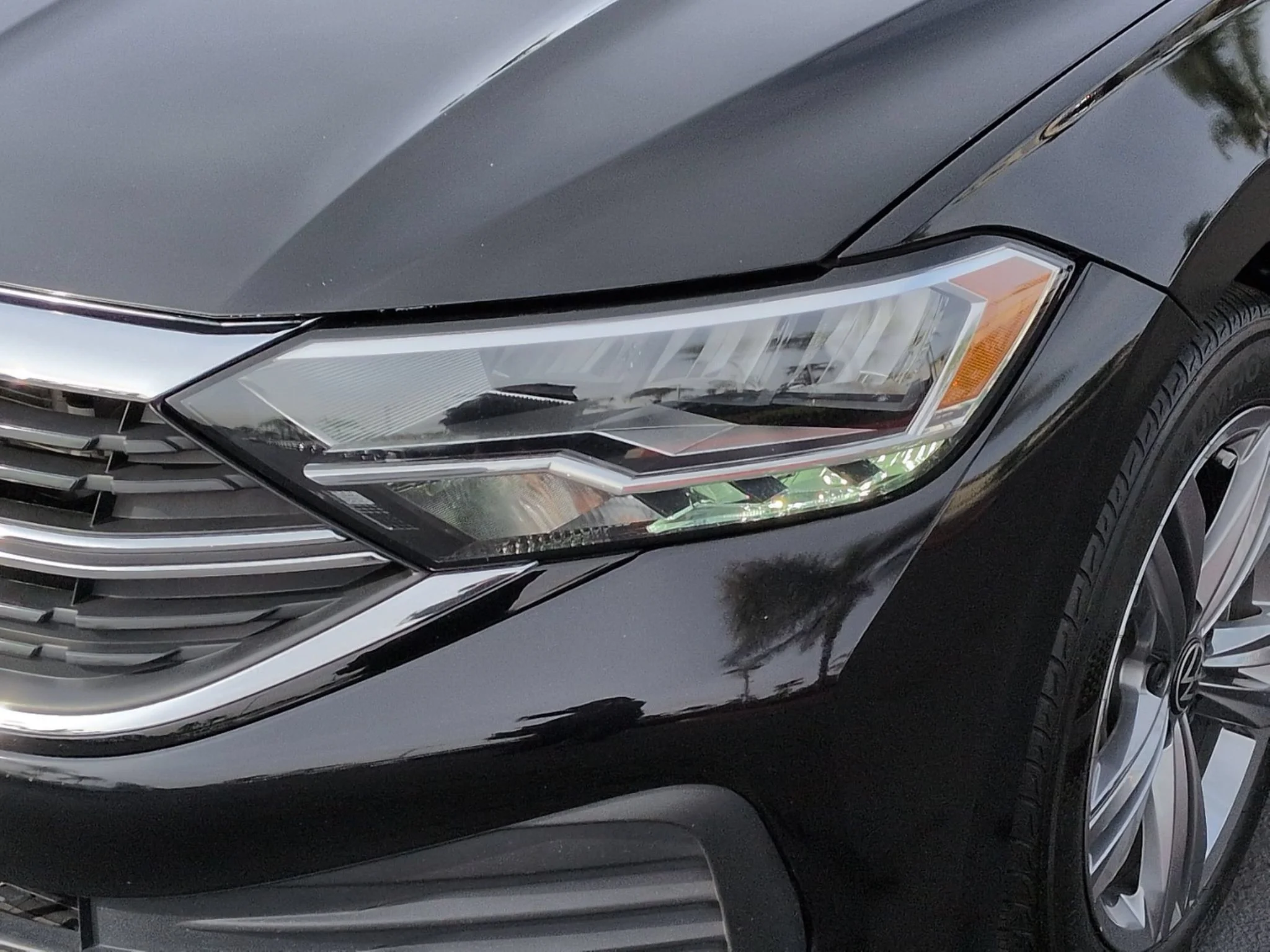 Used 2024 Deep Black Pearl Volkswagen SE w/Sunroof image 4