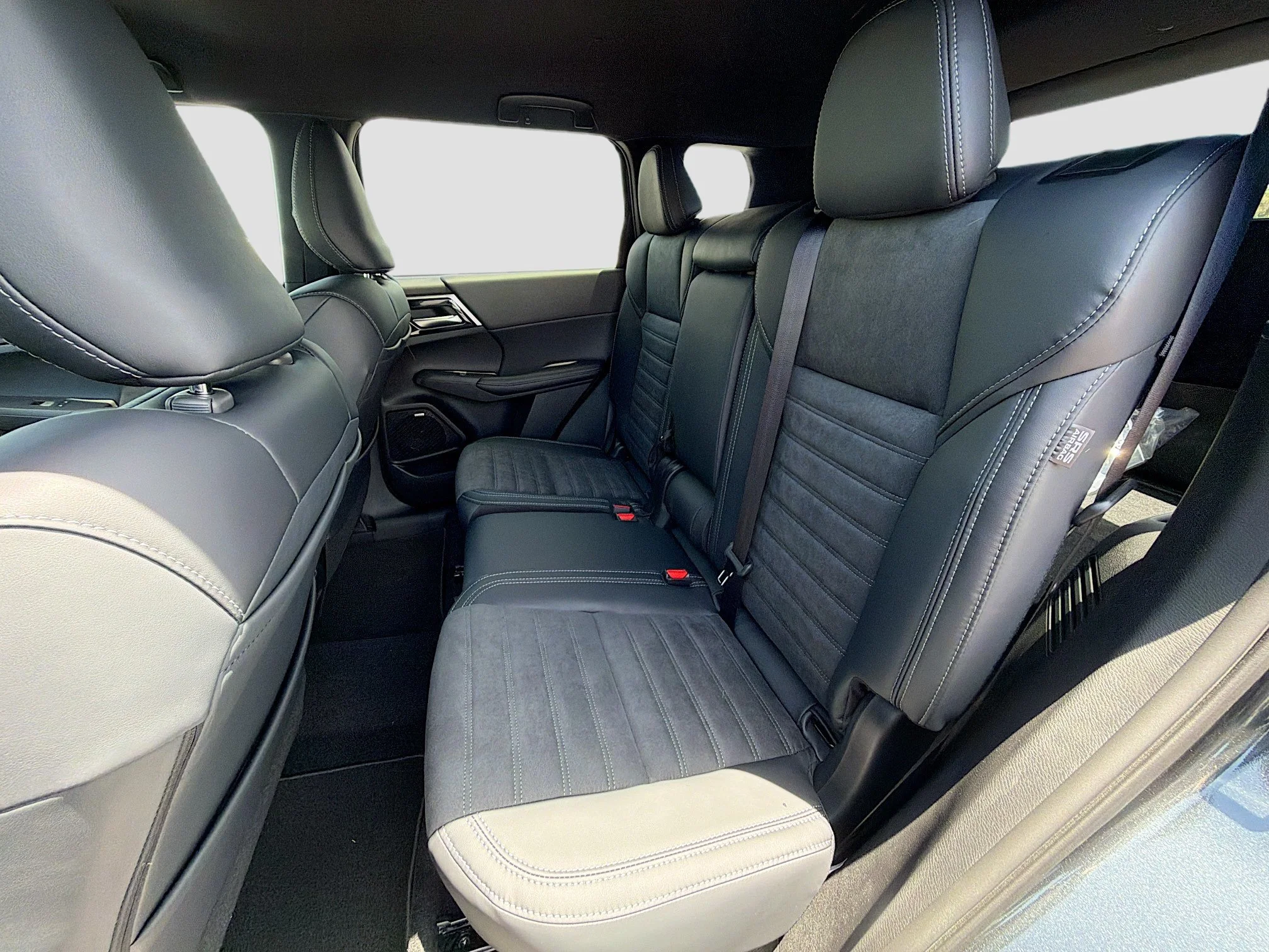 New 2026 Graphite Gray Mitsubishi LE 1.5T 2WD image 24