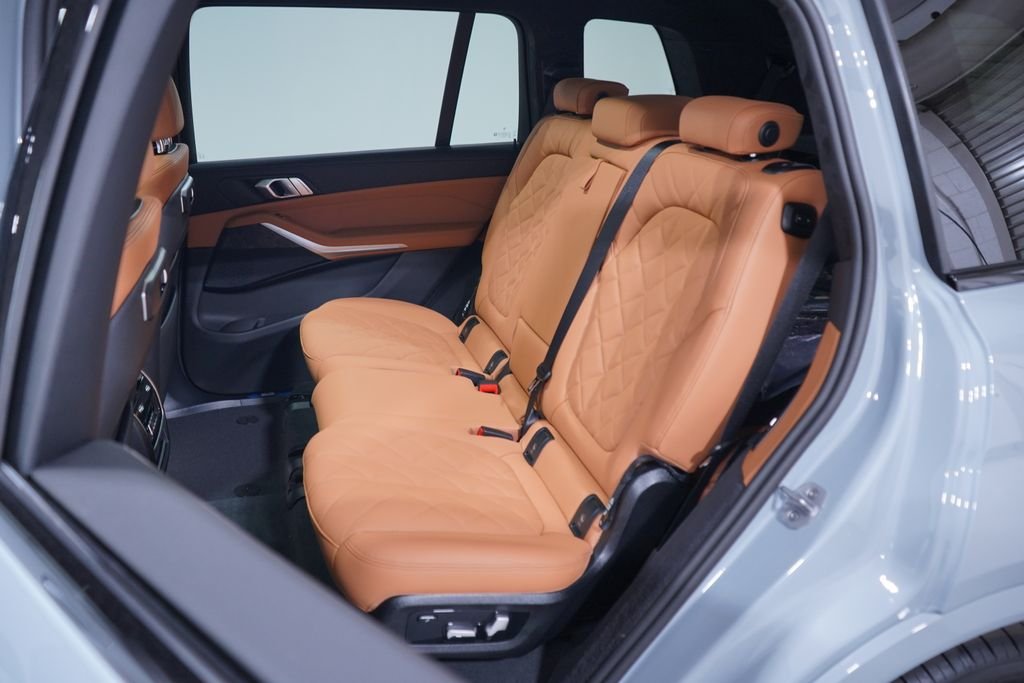 New 2027 Gray Metallic BMW xDrive40i image 10