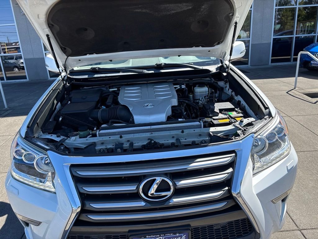 Used 2015 Starfire Pearl Lexus 460 image 3