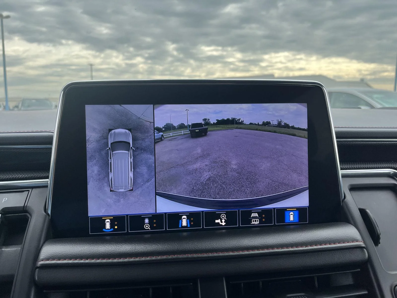 2021 Chevrolet Suburban RST - Photo 24