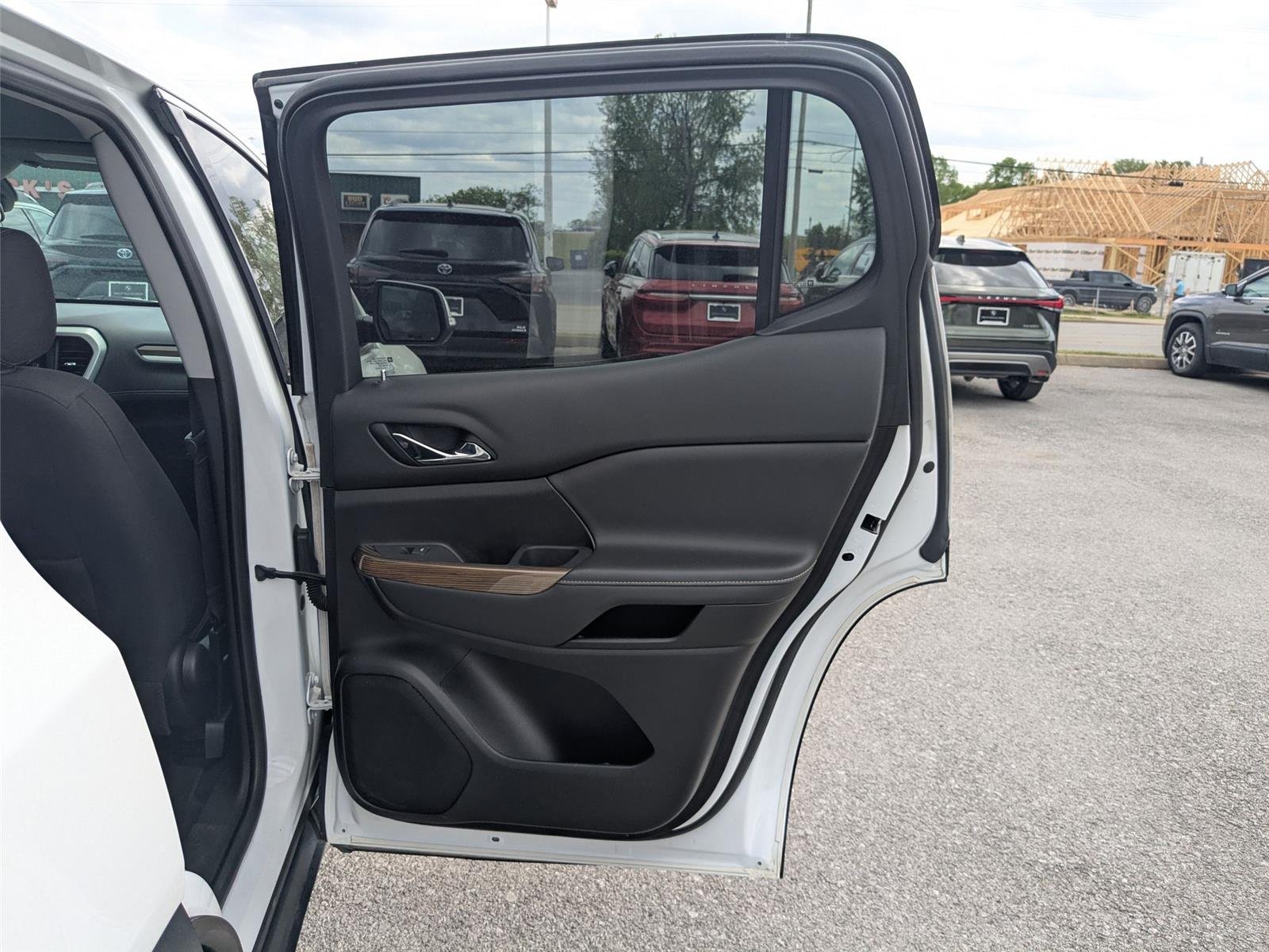 Used 2023 Summit White GMC SLE image 28