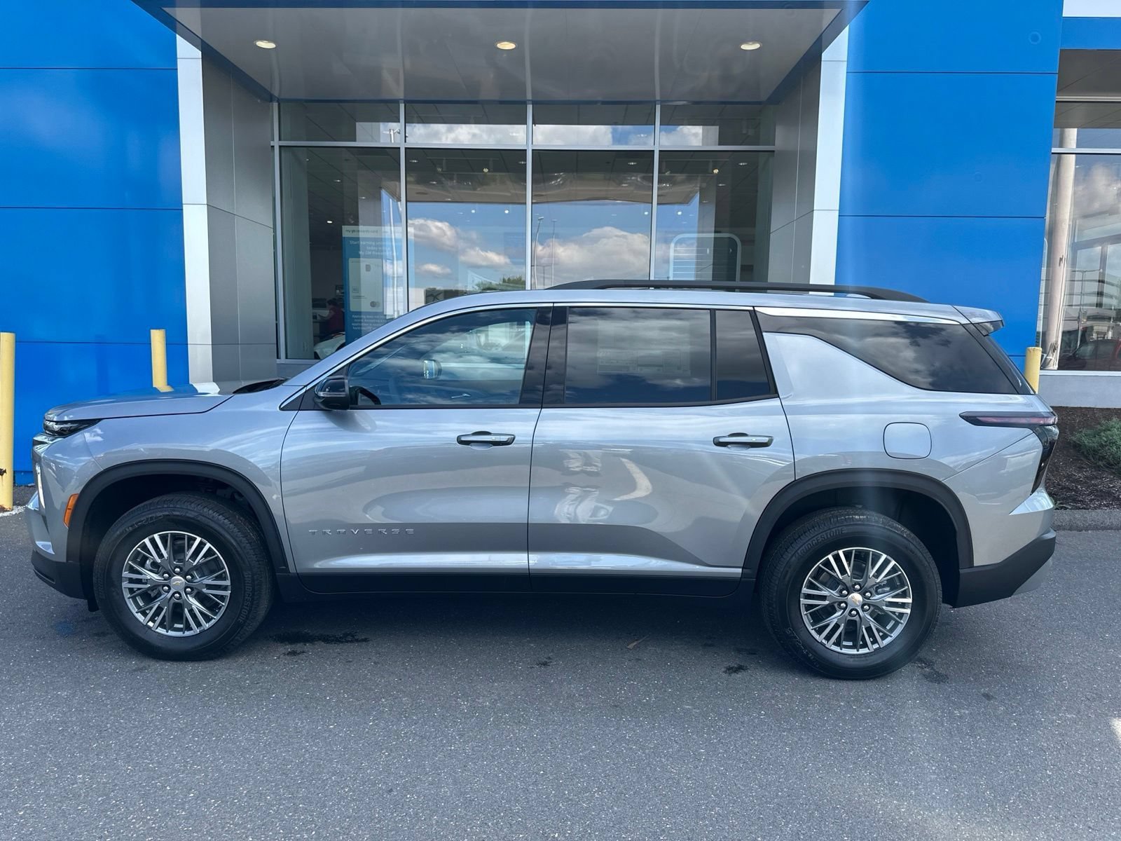 2027 Chevrolet Traverse LT - Photo 8