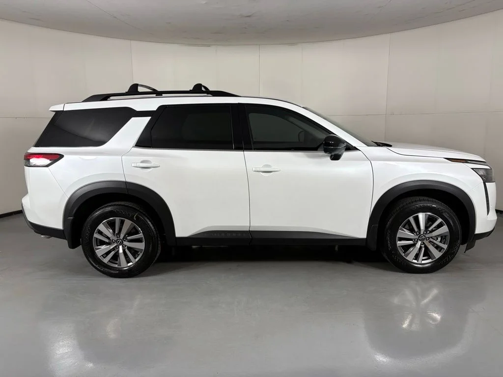 New 2026 Everest White Pearl TriCoat Nissan SL image 9