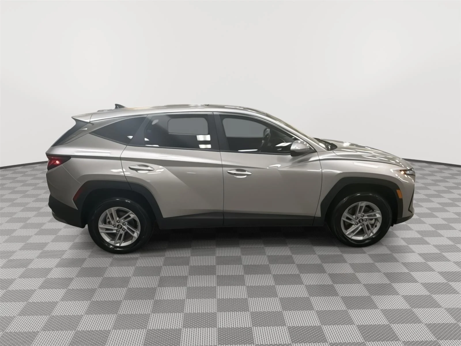 Used 2025 Shimmering Silver Hyundai SE image 4
