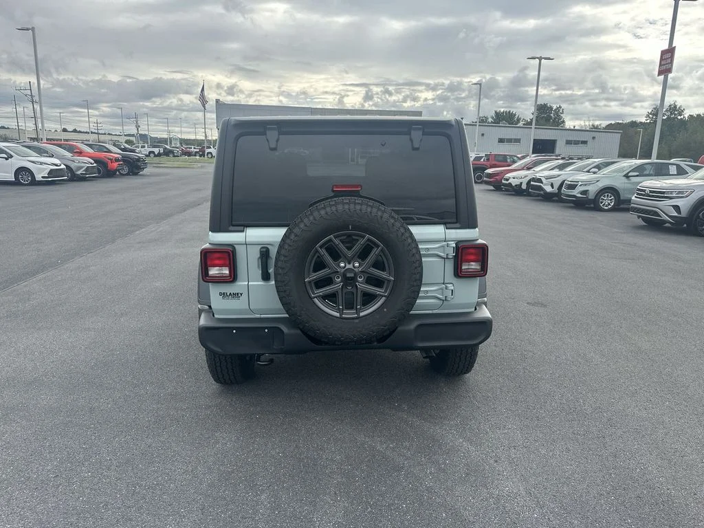 New 2027 Earl Clearcoat Jeep Sport S image 7