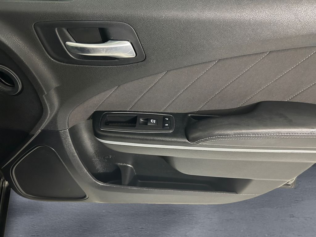 Used 2023 Black Dodge SXT image 10
