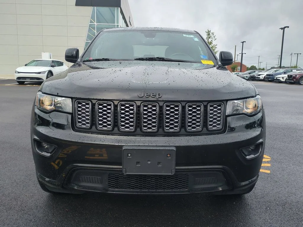 Used 2022 Black Jeep Laredo X image 9
