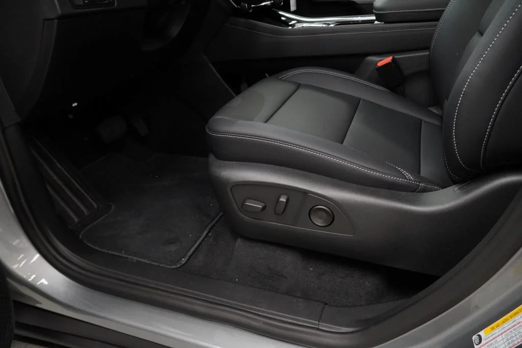 2027 Chevrolet Traverse LT - Photo 23