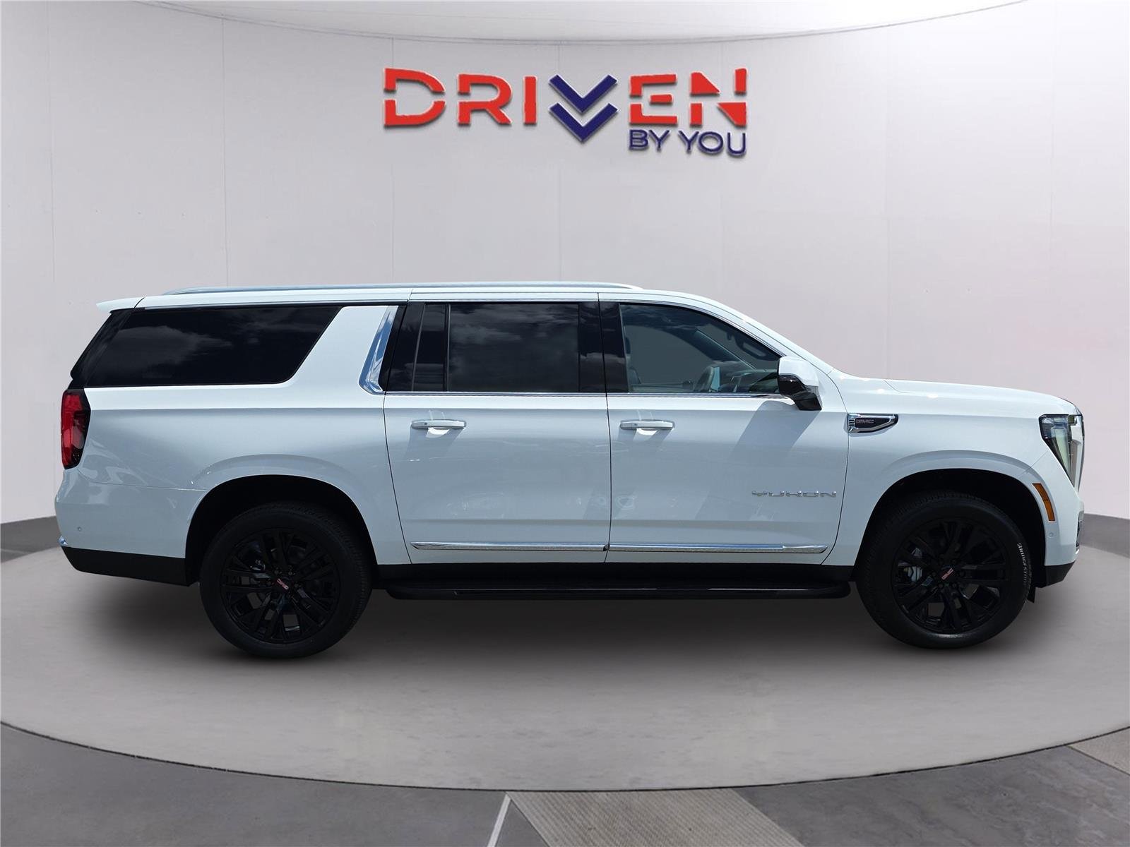 New 2026 Summit White GMC Elevation image 3