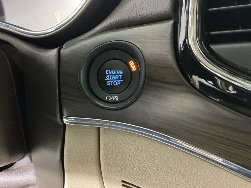 Certified Used 2020 White Jeep Overland image 25
