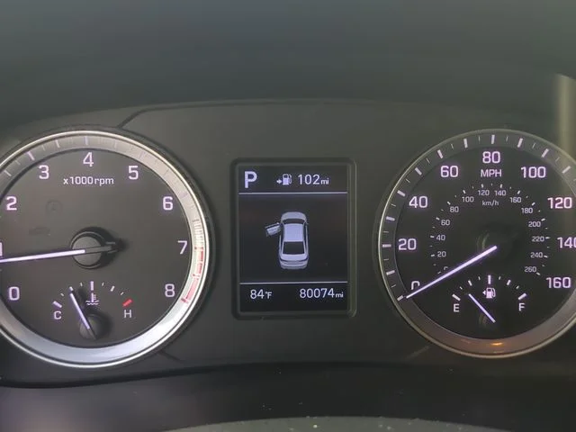Used 2019 Black Hyundai SE image 33