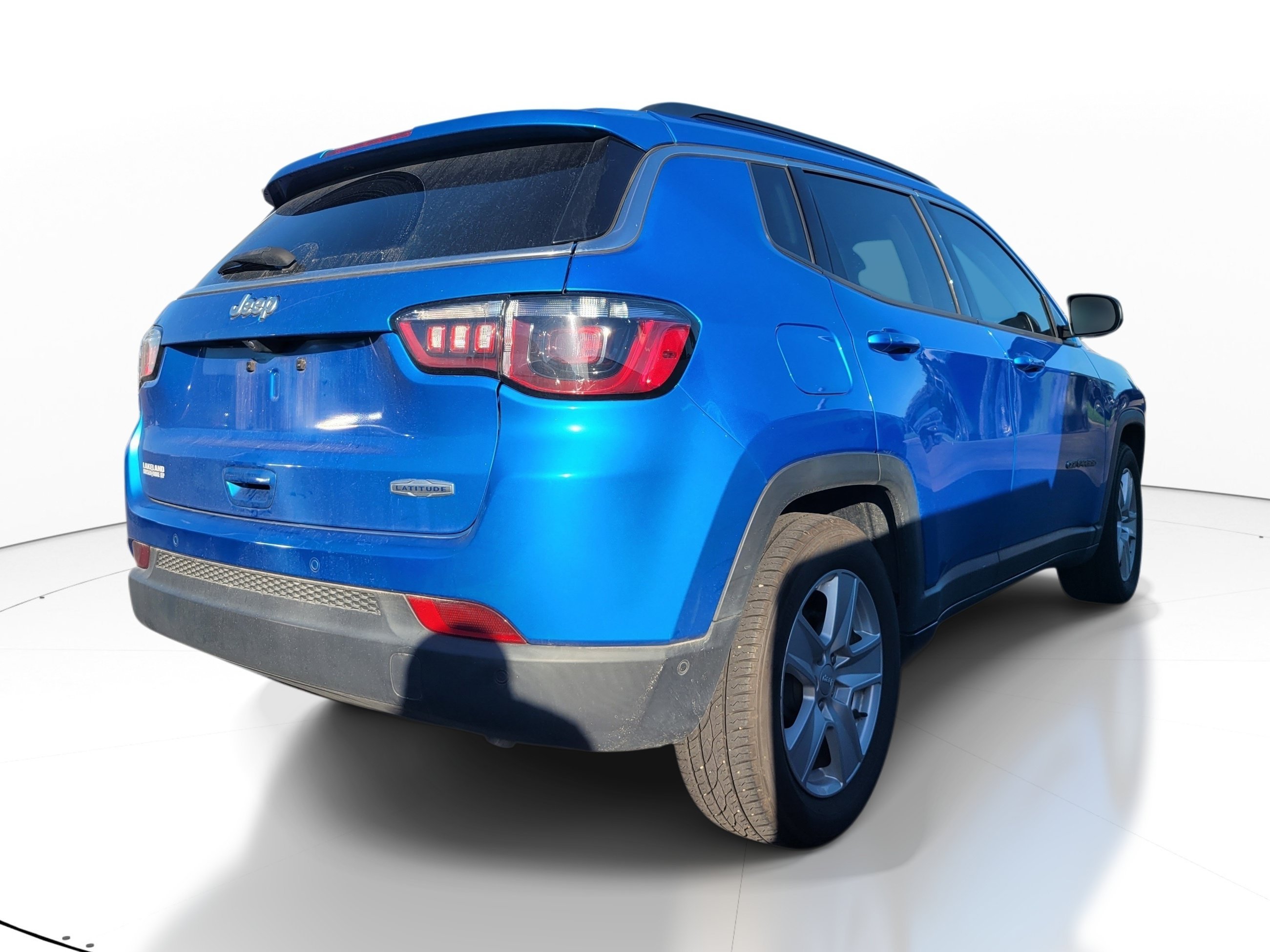 Used 2022 Laser Blue Pearlcoat Jeep Latitude image 4