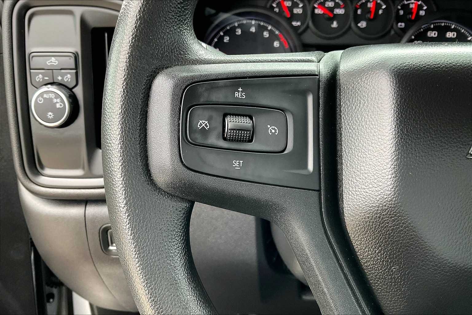 Used 2022 Silver Ice Metallic Chevrolet Custom image 23