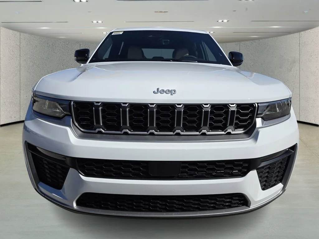 New 2026 Bright White Clear-Coat Exterior Paint Jeep Limited image 2
