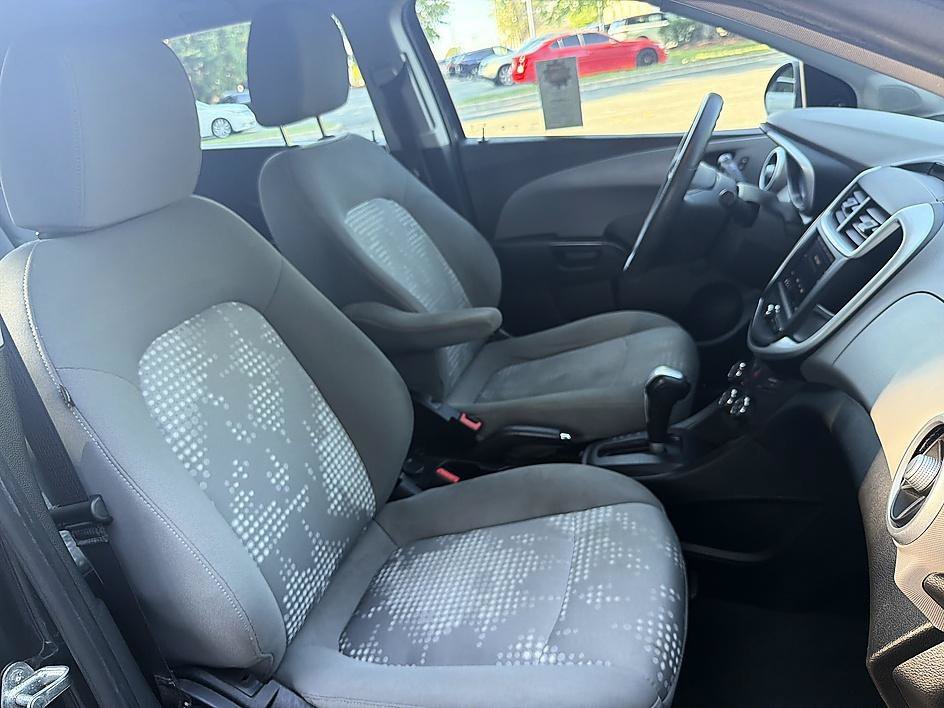 Used 2020 Nightfall Gray Metallic Chevrolet LT image 18