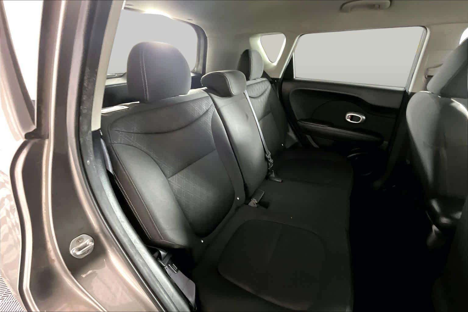 Used 2016 Titanium Gray Kia Base image 16