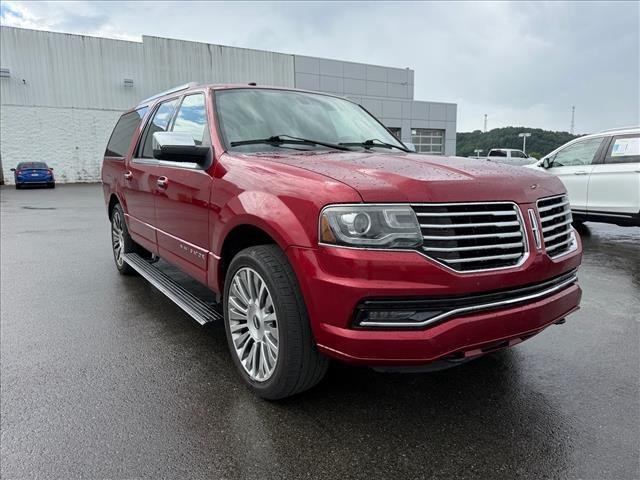 Used 2016 Ruby Red Metallic Tinted Clearcoat Lincoln Reserve image 7