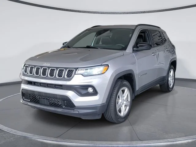 Certified Used 2024 Gray Jeep Latitude image 4