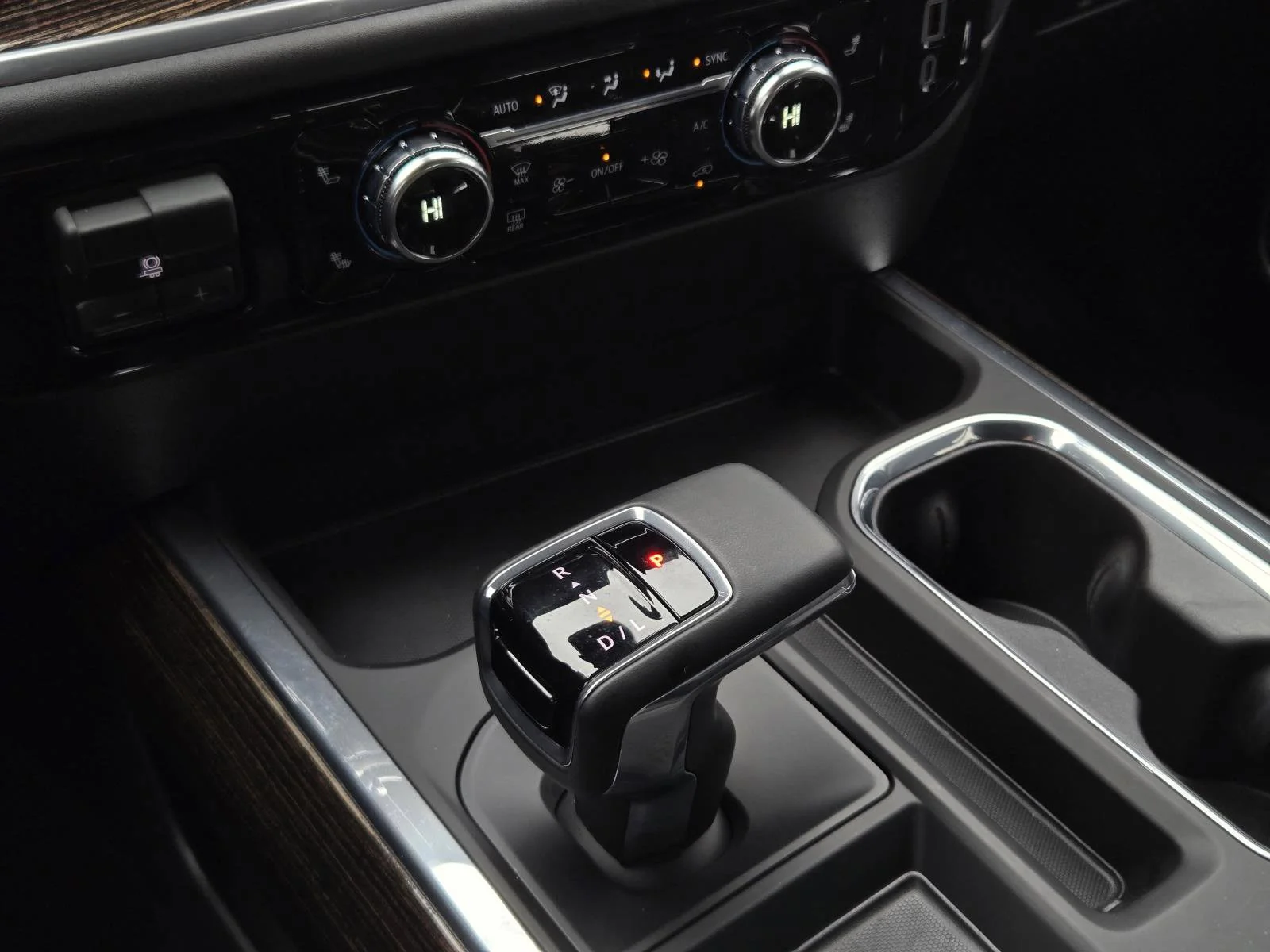 New 2026 Sterling Metallic GMC Elevation image 9