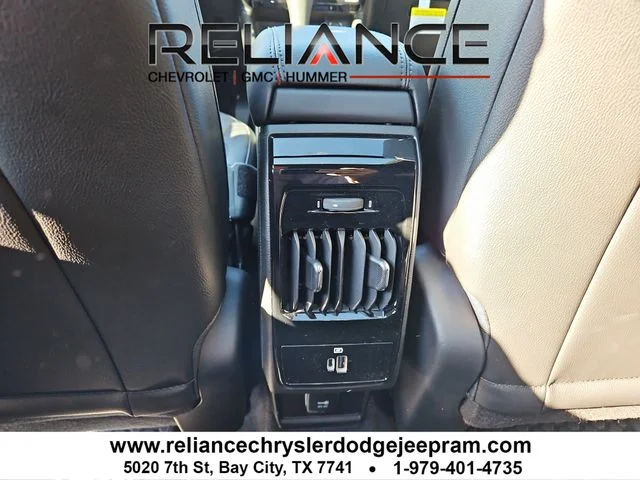 New 2026 Bright White Clearcoat Jeep Latitude image 13