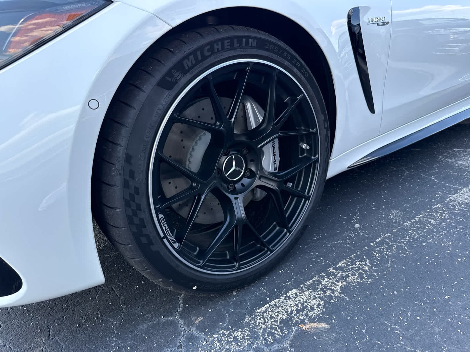 New 2027 MANUFAKTUR Moonlight White Metallic Mercedes-Benz AMG® CLE 53 image 8