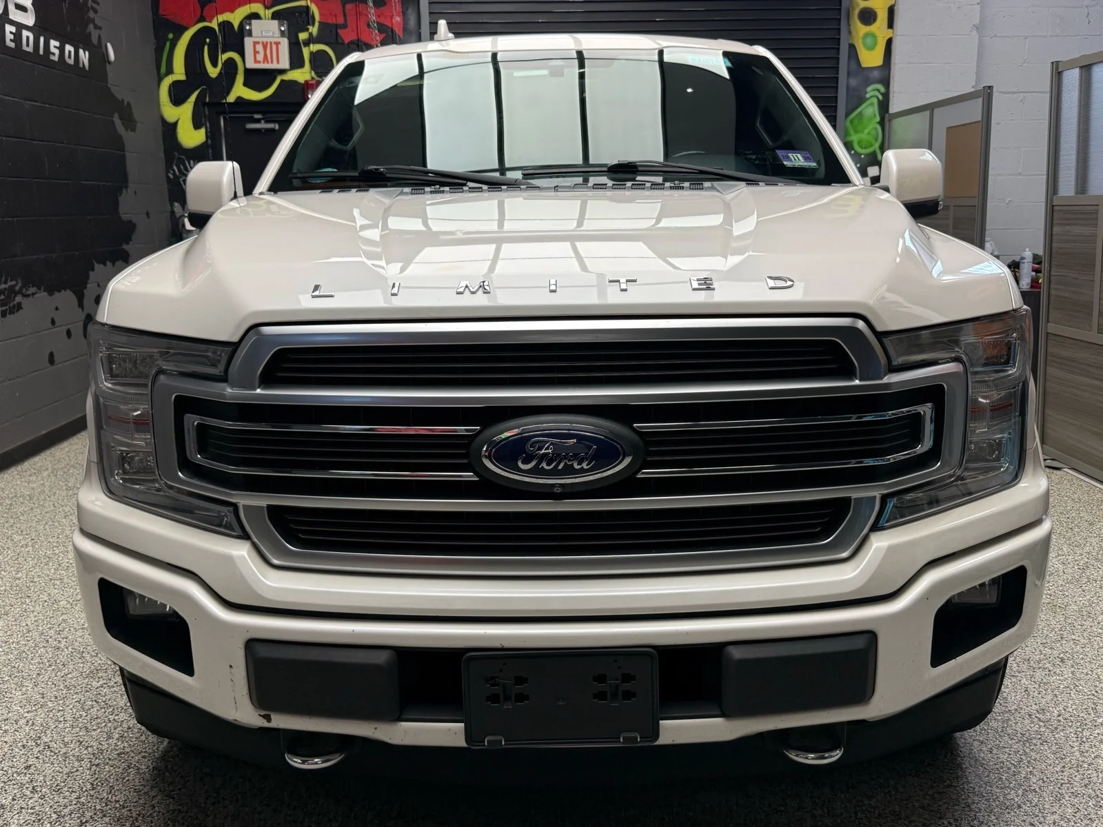 Used 2018 White Platinum Metallic Tri-Coat (ug) Ford Limited image 2