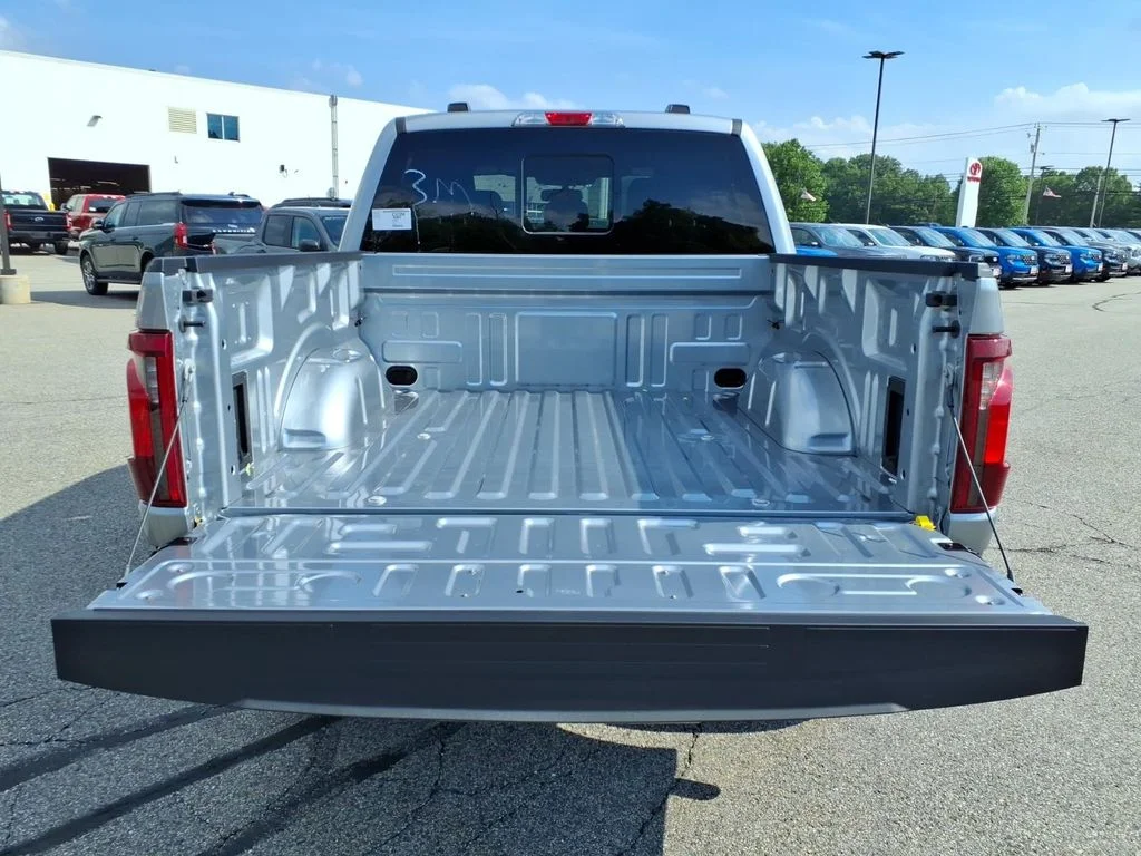New 2026 Iconic Silver Metallic Ford XLT image 7