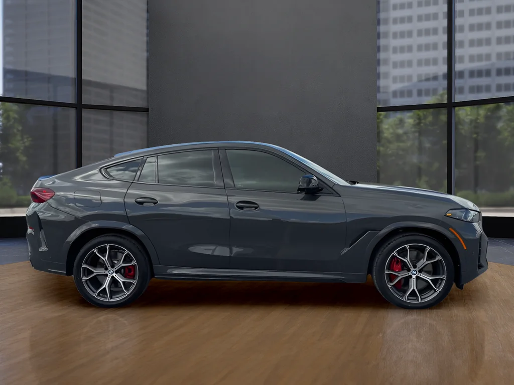 Used 2025 Gray BMW M60i image 4