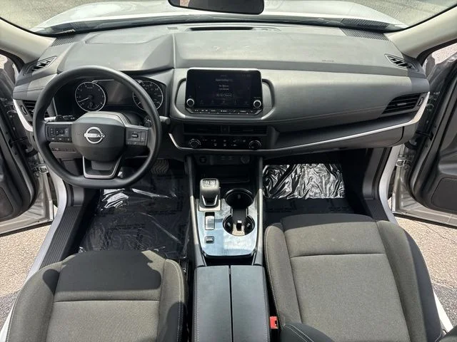 Used 2025 Silver Nissan S image 9