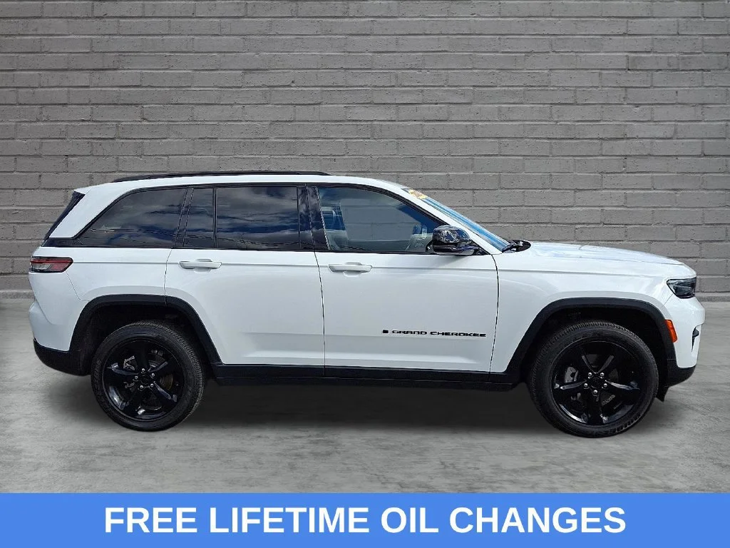 Used 2023 Bright White Clearcoat Jeep Altitude X image 13
