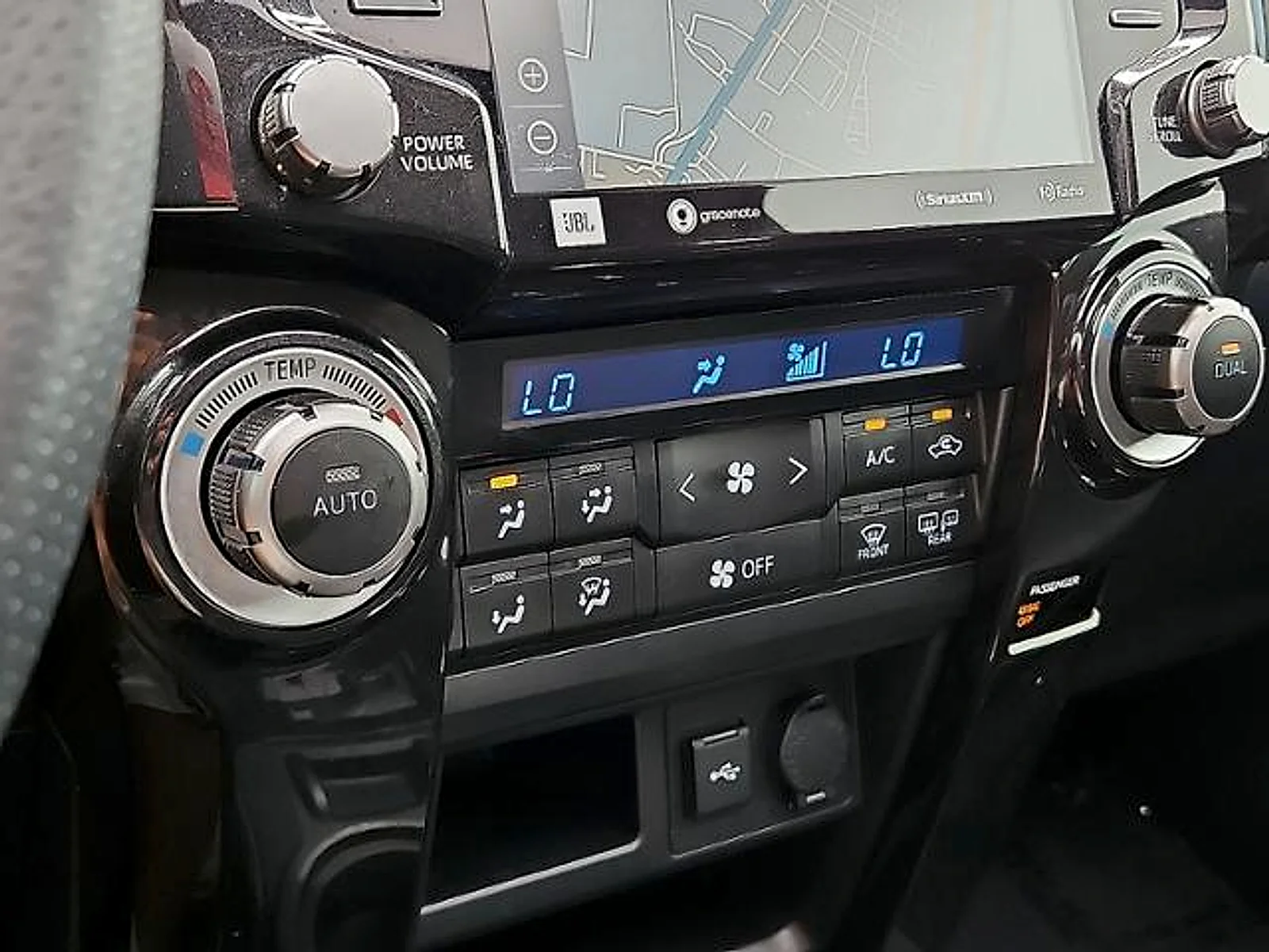 Used 2020 Hunter Green Toyota  image 14